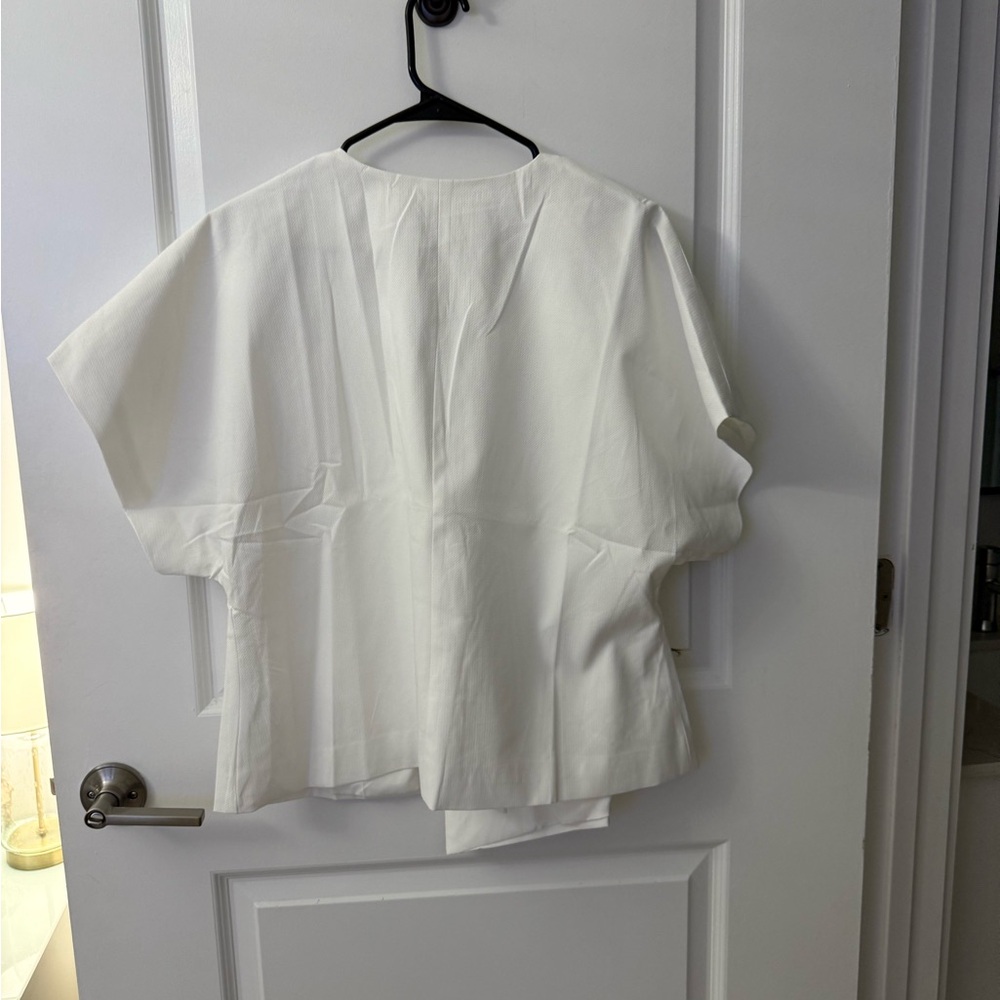 Urban revivo White Short Sleeve wrap top with gold button - Picture 3 of 3